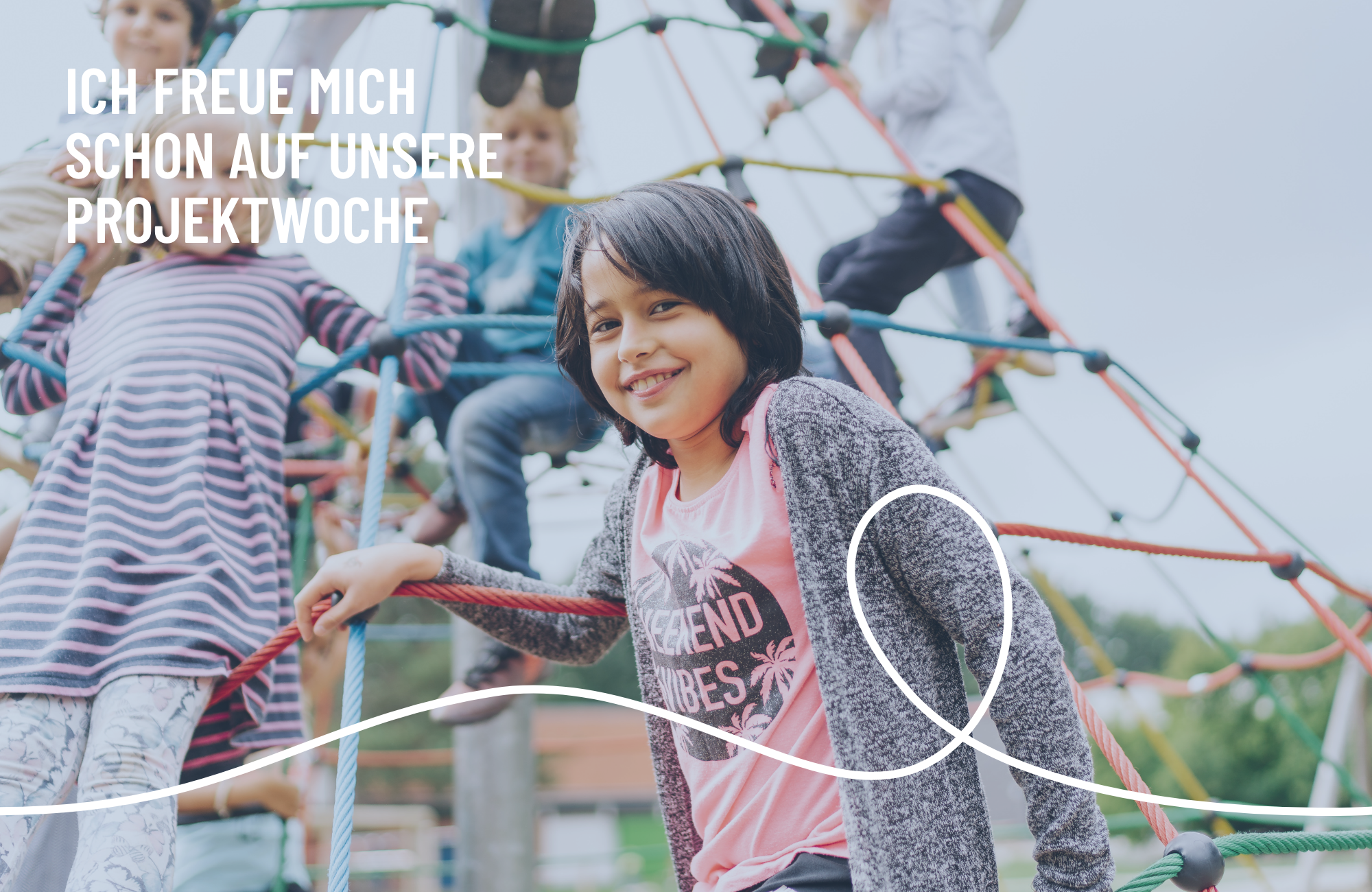 Image-Bid mit Kindern auf Klettergerüst